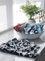 BL52 - Black Swirl Kitchen Towel Set AltImage3