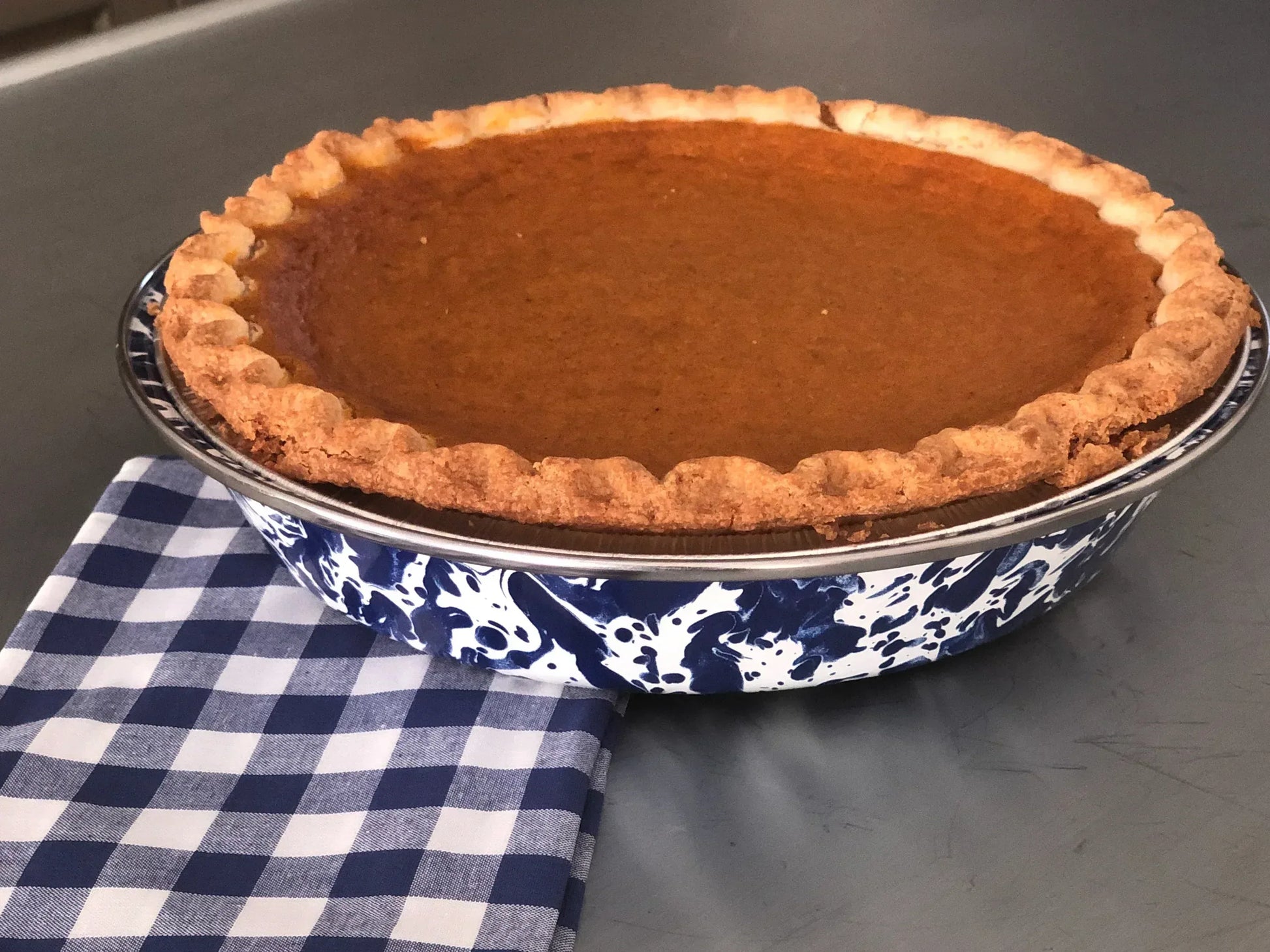 CB17 - Cobalt Swirl Pie Plate - Golden Rabbit Enamelware