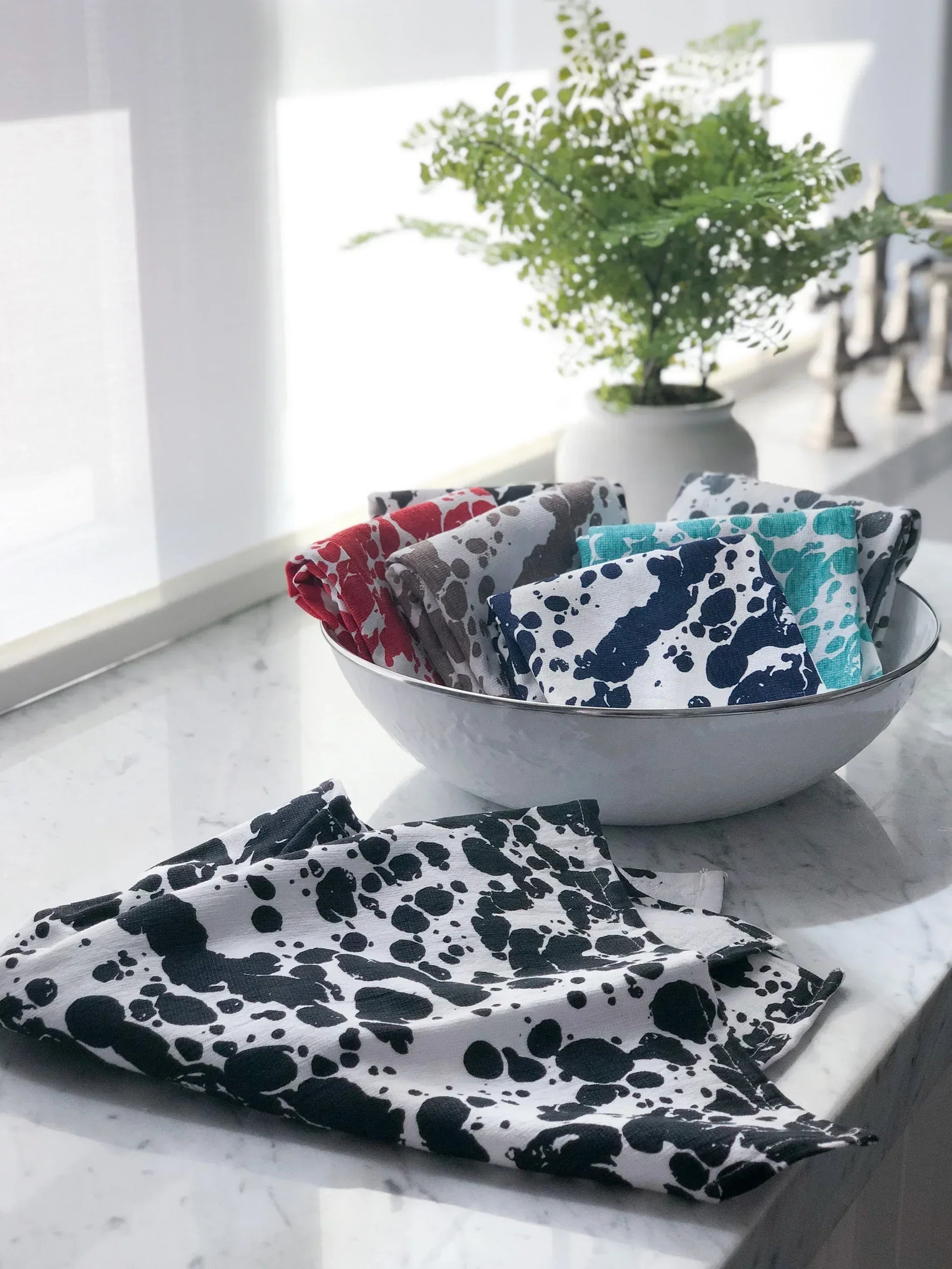 BL52 - Black Swirl Kitchen Towel Set - of 2 - Golden Rabbit Enamelware