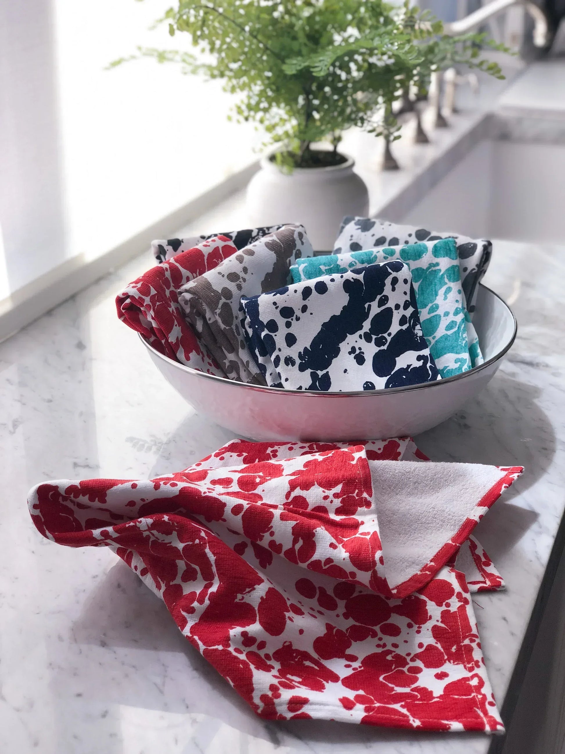 RD52 - Red Swirl Kitchen Towel Set - of 2 - Golden Rabbit Enamelware