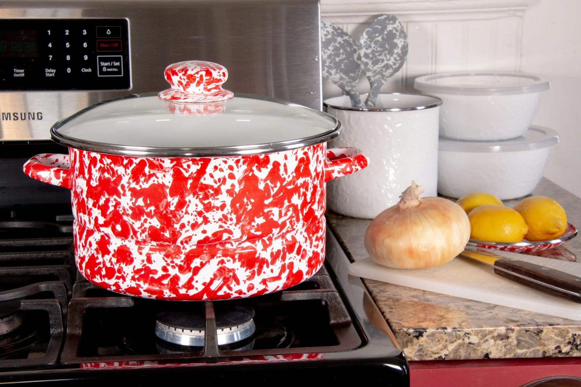 RD72 - Red Swirl 6 Qt Stock Pot - Golden Rabbit Enamelware