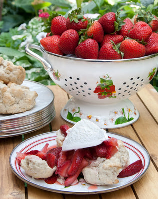 SB107 - Strawberry Colander Set - Golden Rabbit Enamelware