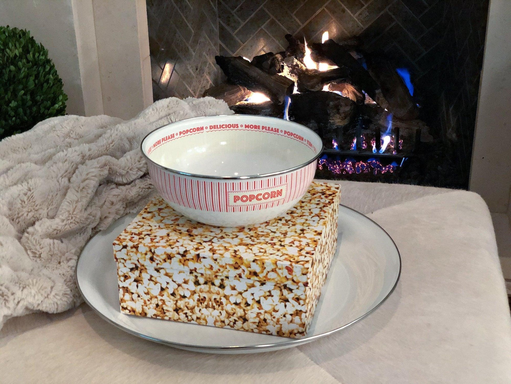 ST103 - Showtime Popcorn Bowl Gift - Golden Rabbit Enamelware